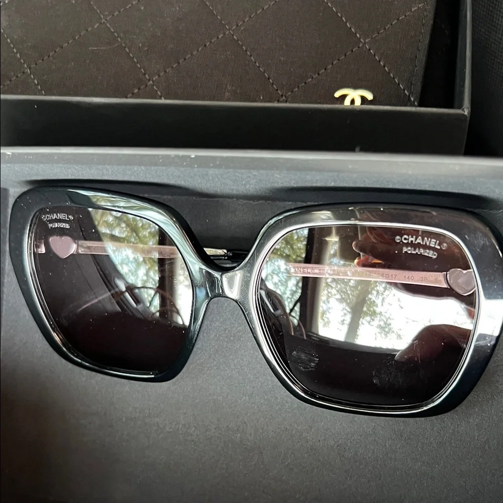 CHANEL Black Oversized Sunglasses - Picture 3 of 6